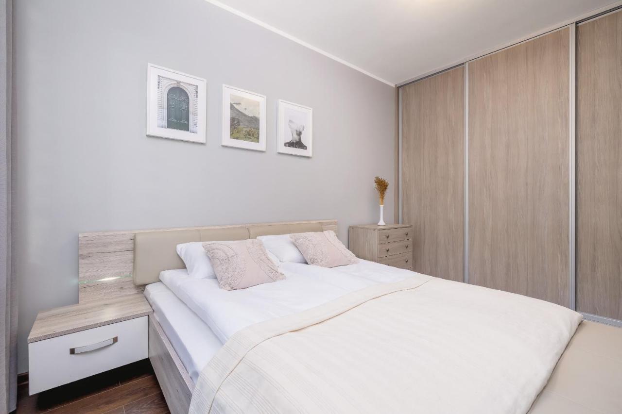 Stylish Korfantego Apartment Next To Spodek By Noclegi Renters Katowice Extérieur photo