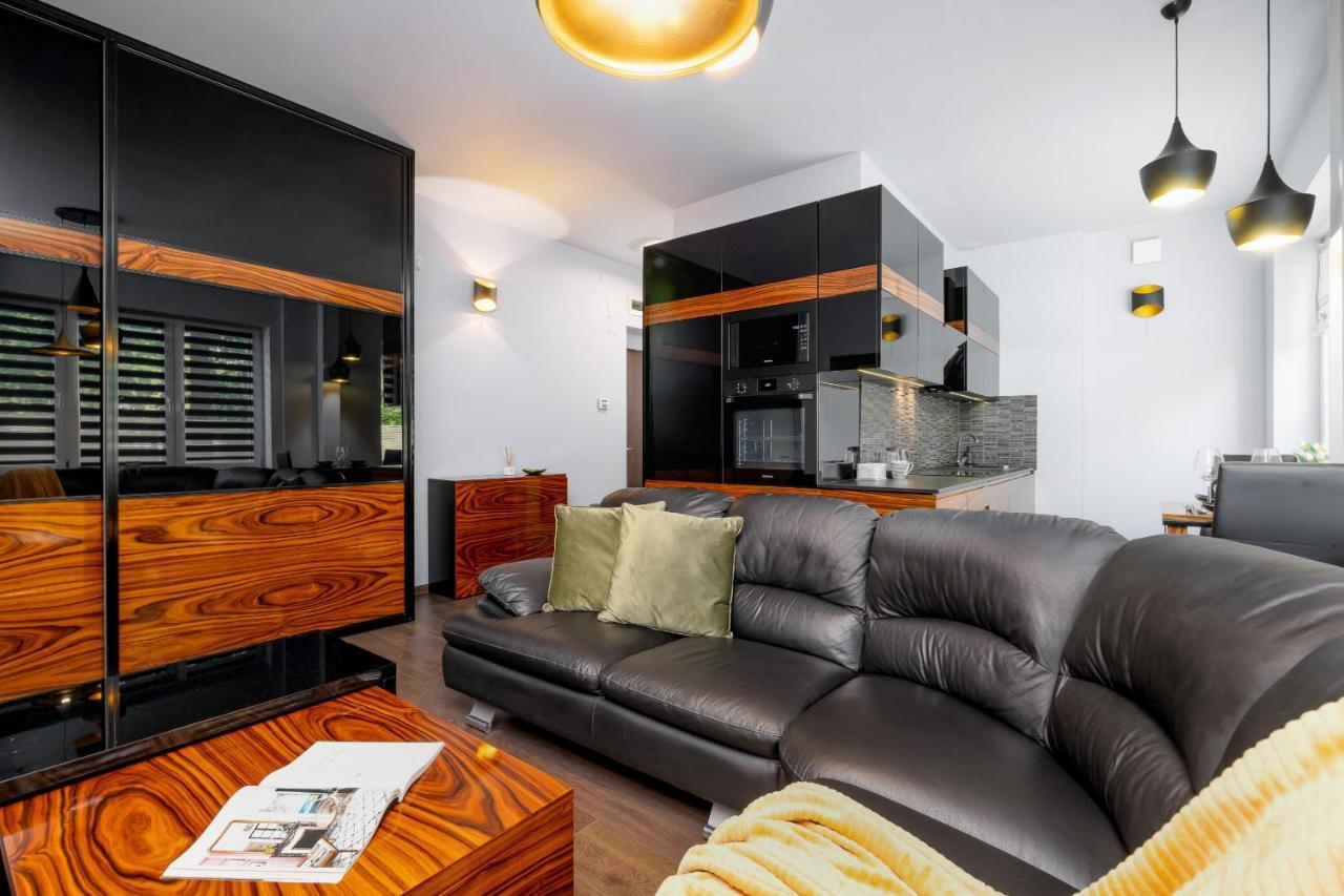Stylish Korfantego Apartment Next To Spodek By Noclegi Renters Katowice Extérieur photo